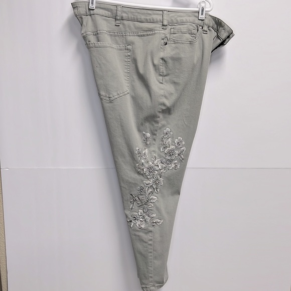 Lane Bryant Super Stretch Skinny Embroidered Beads Floral Pattern Size 22P B45 - Picture 5 of 7